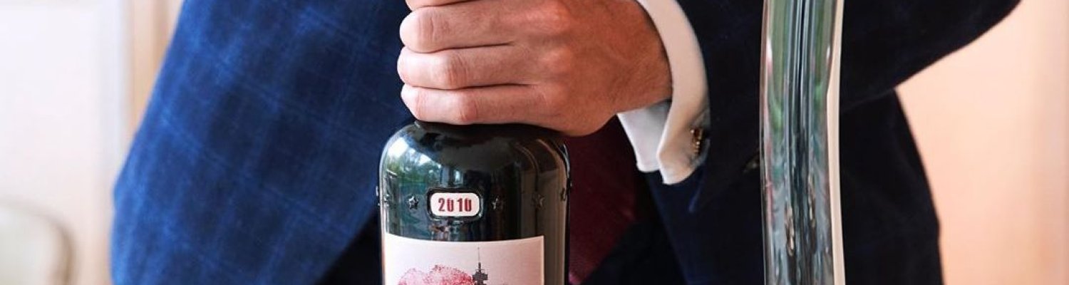 Julien decanting a bottle of Sine Qua Non at HIDE