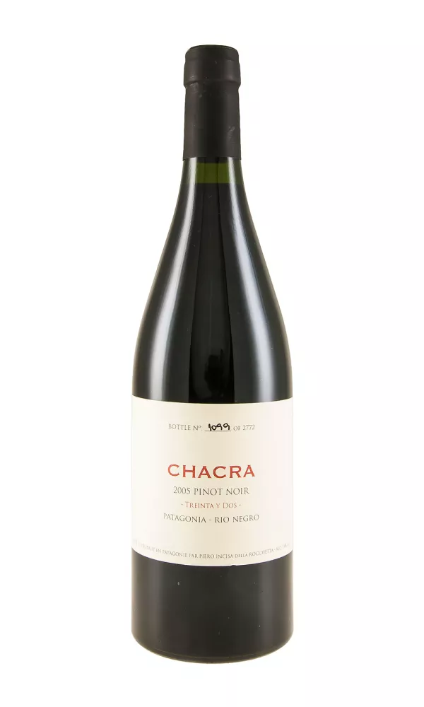 Chacra Treinta Y Dos Pinot Noir Chacra Treinta Y Dos Pinot Noir