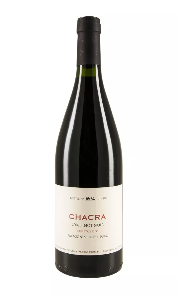 Chacra Treinta Y Dos Pinot Noir Chacra Treinta Y Dos Pinot Noir