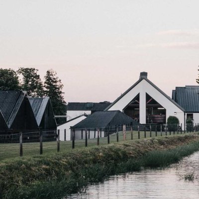 Located in the Eastern Highlands, near the river Esk, Fettercairn lies in a village of the same name in the foothills of the Cairngorms