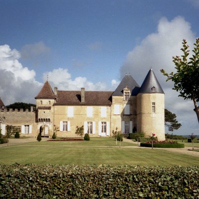 Considered by many to be the peak of fine sweet wine, Château d'Yquem manage around over 100 hectares of vineyards in Sauternes planted with a mixture of 80% Semillon and 20% Sauvignon Blanc.