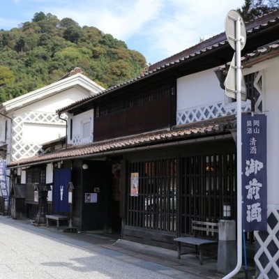 The historic Gozenshu sake brewery was established in 1804 in Katsuyama, Okayama, and was a purveyor of fine sakes to daimyō Miura Akitsugu, a local ruler of Japan’s late Edo period.