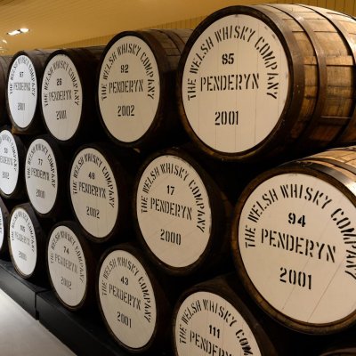 Established in an idyllic location at the foothills of the Brecon Beacons in 2000, Penderyn released its first single malt whisky in 2004, becoming the first Walsh distillery to do so for more than a century.